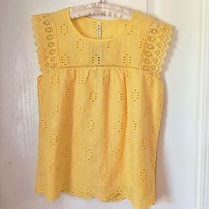 Lea & Nicole Lemon Yellow Eyelet Flutter Sleeve Top. Size medium